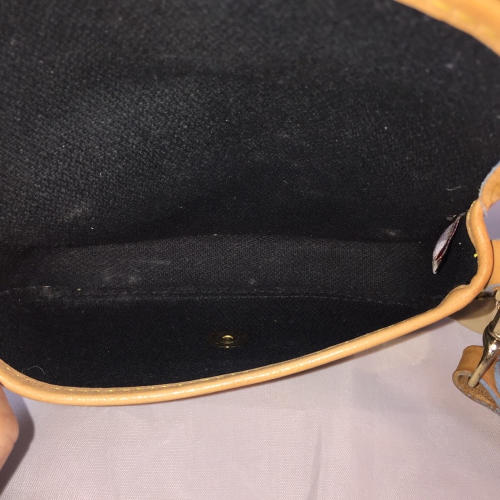 Dooney and Bourke Wristlet - Picture 6 of 8
